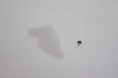 如何在粉刷后修复干墙接缝处的墙壁隆起？