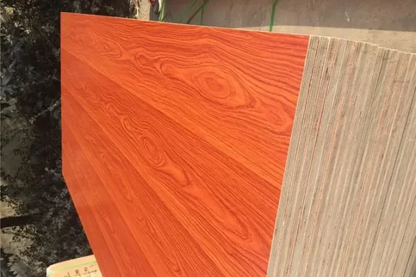 如何将橡木家具饰面改为浓咖啡色？