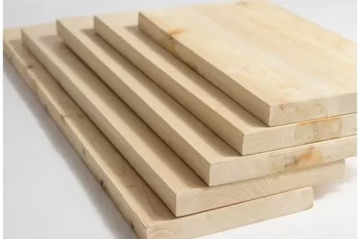 在户外保护柏木的自然色泽？