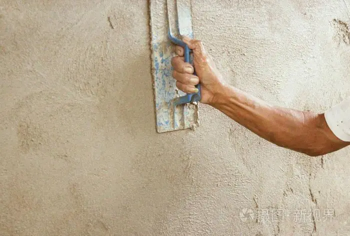 如何在压力清洗后粉刷混凝土墙？