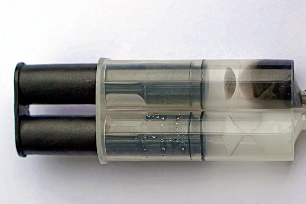 环氧树脂和胶水一样吗？