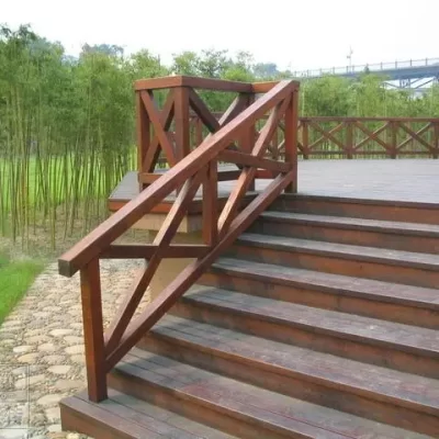 如何将木楼梯漆成深棕色