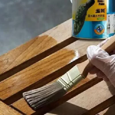 如何在木材上涂水性清漆？