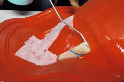 如何使用喷雾脱模剂：完美模具脱模的4个技巧