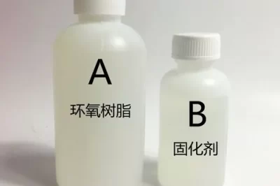 如何将透明环氧树脂涂到桌子上？