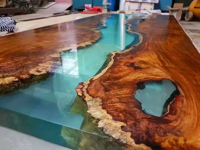 如何完成一张透明的环氧树脂桌子？