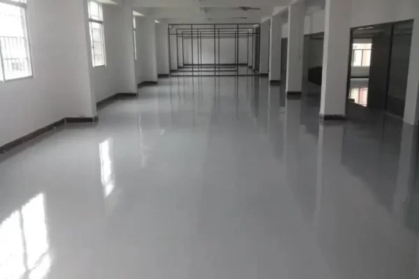 环氧地坪地面怎样清理？
