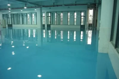 去除旧车库地板漆的方法？