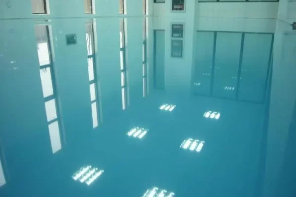 我需要在使用环氧树脂之前对车库地板进行底漆吗？