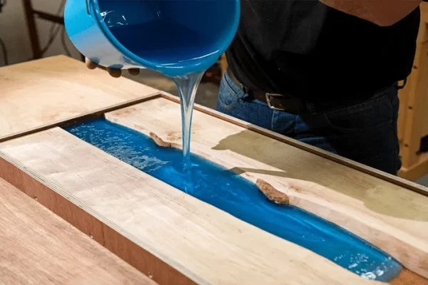 新环氧树脂放在旧环氧树脂上可以吗？