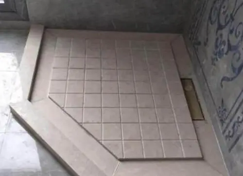 你能在瓷砖淋浴地板上涂环氧树脂吗？
