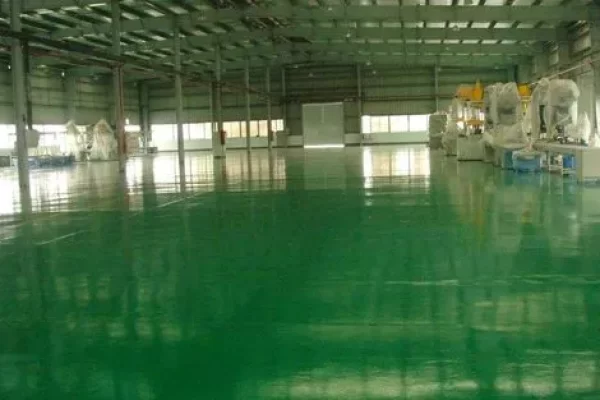 你能在环氧树脂车库地板上涂上一层透明涂层吗？