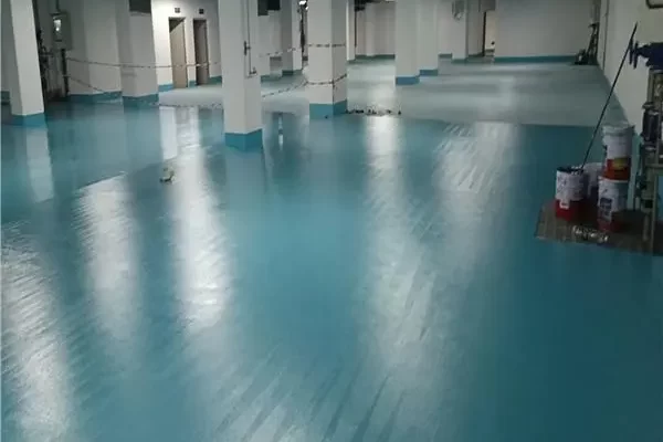 在我的环氧树脂地板上行走之前我应该​​等多久？