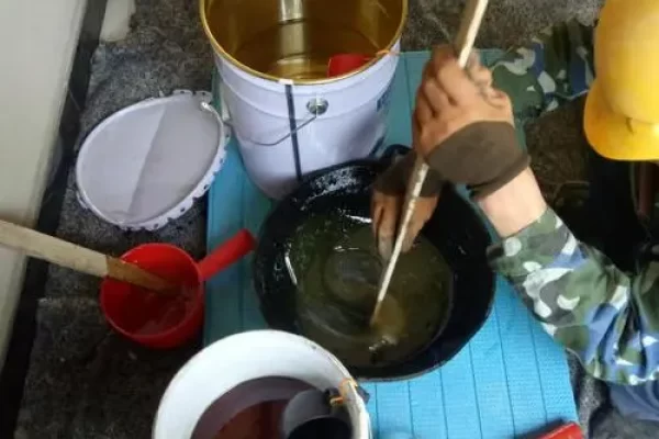 如果混合强力胶和环氧树脂会发生什么？