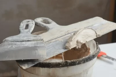 如何用污渍覆盖木材填料？