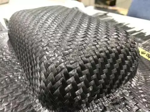 如何在模具上铺层碳纤维？