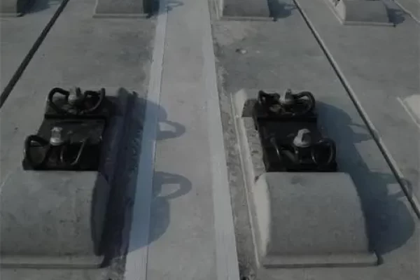 如何清洁环氧灌浆料？