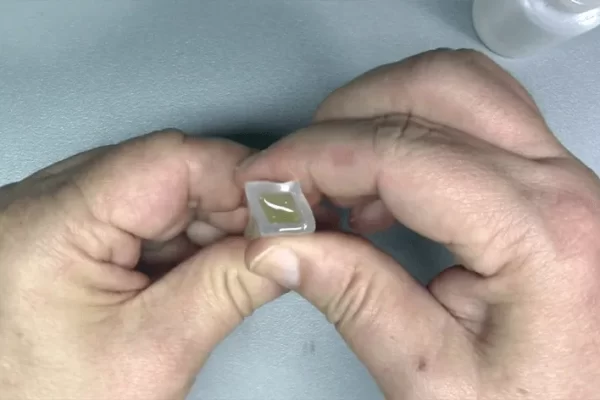 环氧树脂会粘附在 PVC 上吗？