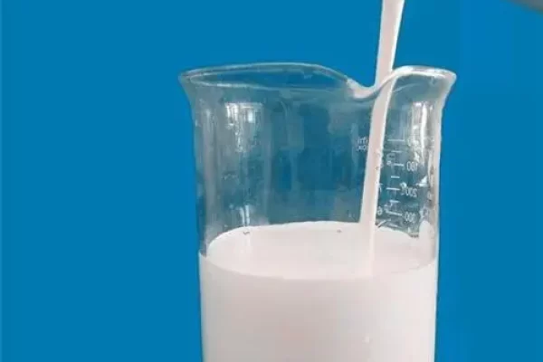 你能把环氧树脂倒在贴纸上吗？