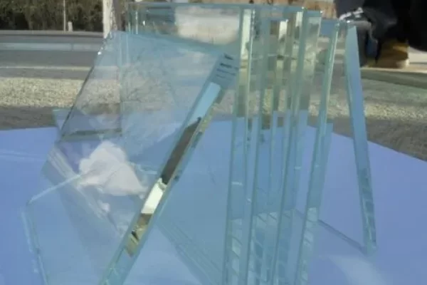 树脂会碎玻璃吗？