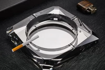 香烟会燃烧树脂烟灰缸吗？