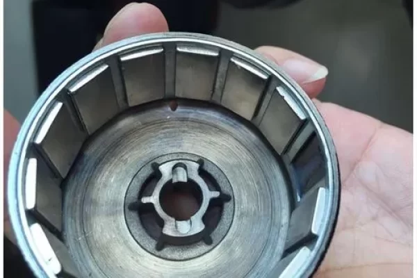 环氧树脂会粘在黄铜上吗？