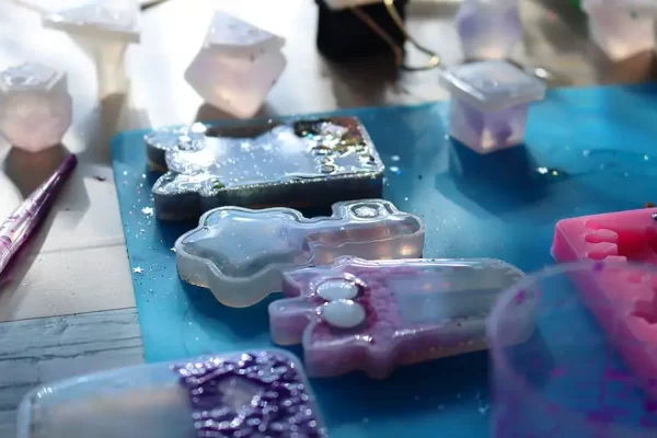 环氧树脂能粘在玻璃上吗？