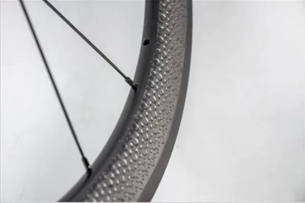 碳自行车轮辋是否纤维纤维自行车轮圈对普通骑车人来说值得吗？