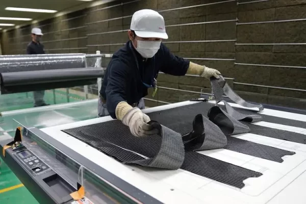 更强更深的潜水潜艇能用碳纤维制造吗？