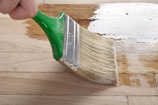 清漆与不同基材的相容性比较