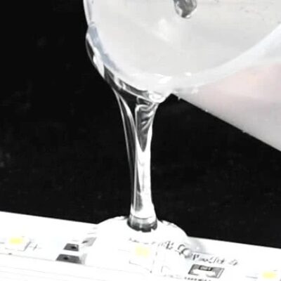 透明灌封胶如何去除(衣服沾到透明灌封胶去除办法)