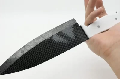 你能通过机场海关扫描仪走私一把碳纤维刀吗？