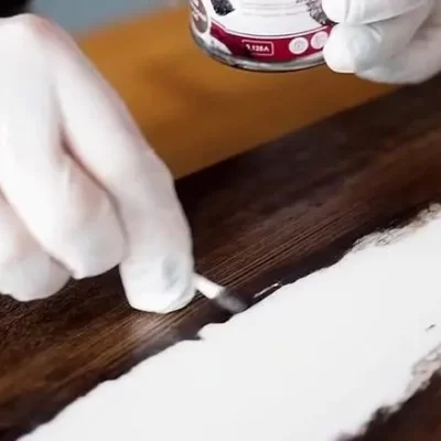 你是在环氧树脂之前还是之后给木材染色？