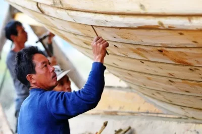 我需要在木船船体上涂上隔离涂层底漆吗？