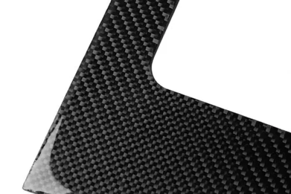 哪个更好：用于造船的玻璃纤维或碳纤维？为什么？