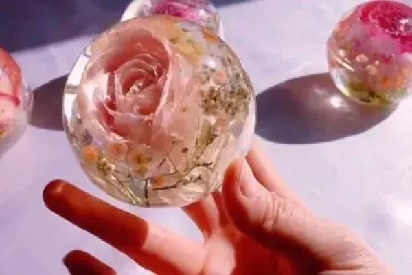 你能把鲜花放在环氧树脂里吗？