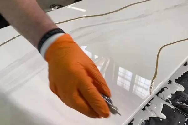 如何去除固化环氧树脂上的灰尘？