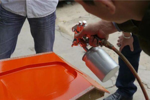 为什么在我喷涂PVA时出现“蜘蛛网”，且刚喷涂的PVA涂层中有气泡？