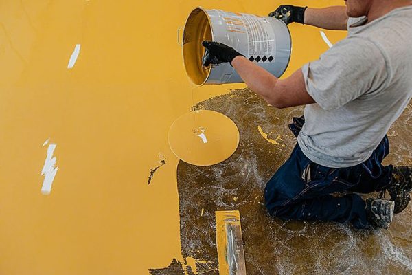 是否可以在现有的自酸蚀底漆上使用环氧底漆？