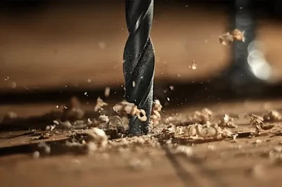 如何使用螺丝拧入环氧树脂？