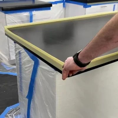 如何清除皮肤上的粘性环氧树脂？