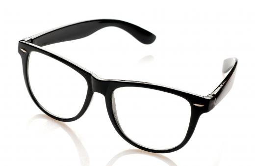 black-eyeglasses