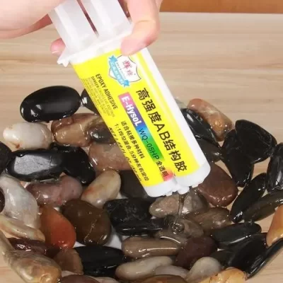 在木头上镶嵌石头用什么粘合剂最好？