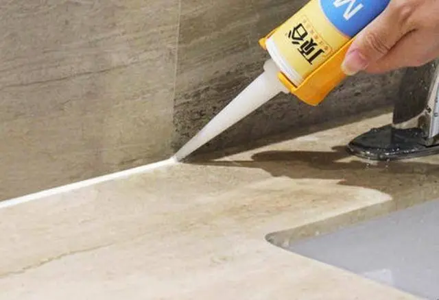 去除瓷砖胶水的有效方法有哪些？