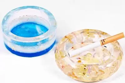 如何为玻璃杯混合环氧树脂？