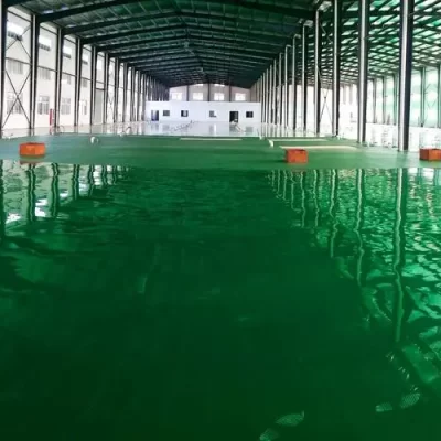 我需要在使用环氧树脂之前打磨车库地板吗？