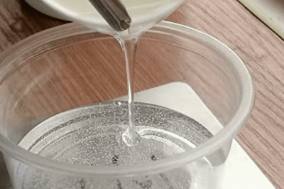 如何去除环氧树脂中的气泡？