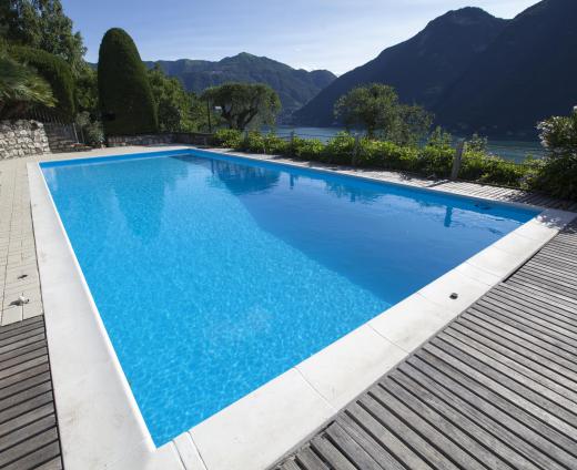 swimming-pool-near-mountains