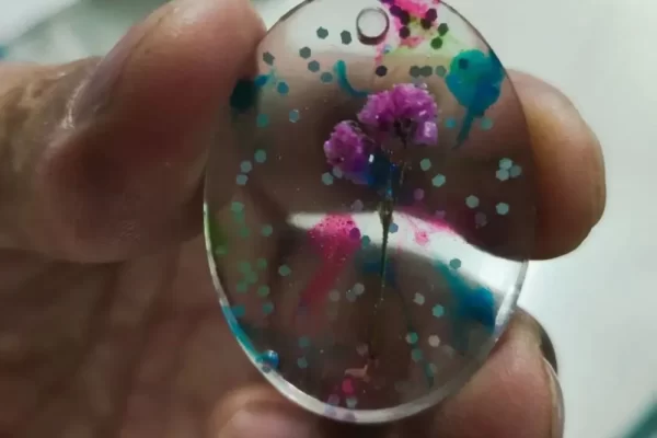 如何去除表面或手上的环氧树脂？