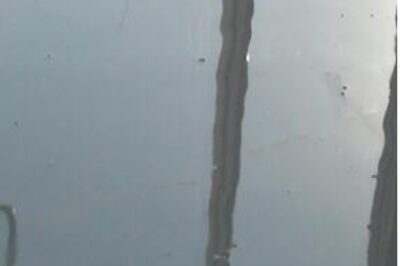 在无溶剂环氧树脂薄膜中可见未分散的颜料罐团块。